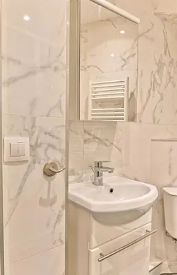 Salle de bains dans l'établissement Appartement au cœur du Marais - IV