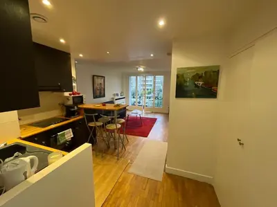 Cuisine ou kitchenette dans l'établissement Calme et verdure à 2 pas de Paris