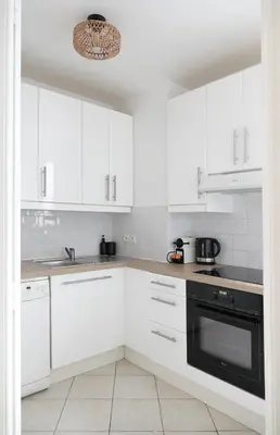 Cuisine ou kitchenette dans l'établissement Skyline Parisian Flat - Exclusif Saint-Honoré