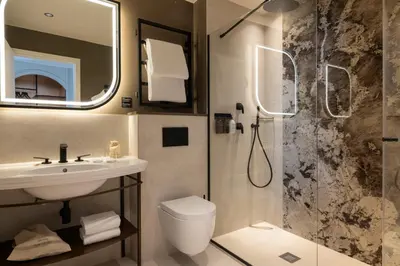 Salle de bains dans l'établissement Hôtel L'Ormaie & Spa