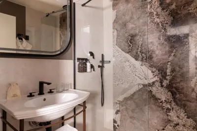 Salle de bains dans l'établissement Hôtel L'Ormaie & Spa