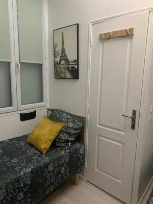 Un ou plusieurs lits dans un hébergement de l'établissement Paris Golden Studio