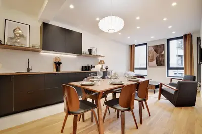Cuisine ou kitchenette dans l'établissement Appartement de Luxe 2BDR/7P - Louvre/tuileries