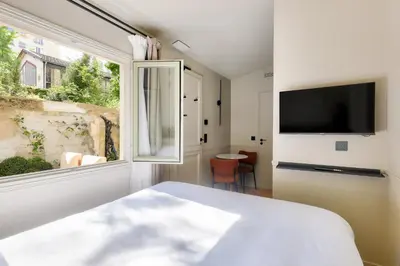 Télévision ou salle de divertissement dans l'établissement Maison du Moulin Vert