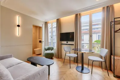 Télévision ou salle de divertissement dans l'établissement Maison du Moulin Vert