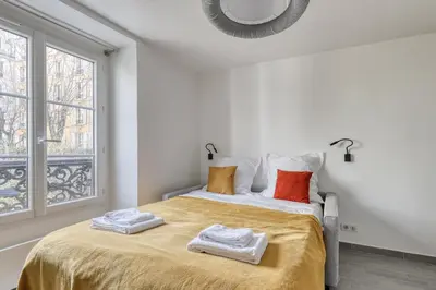 Un ou plusieurs lits dans un hébergement de l'établissement Branded New Cozy Studio in the Heart of Paris 17