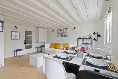 Plan de l'établissement Élégant Appartement près du Musée du Louvre et du Jardin des Tuileries Free Netflix