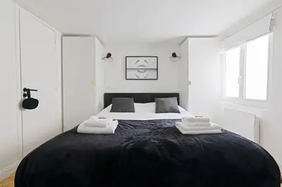 Plan de l'établissement Élégant Appartement près du Musée du Louvre et du Jardin des Tuileries Free Netflix