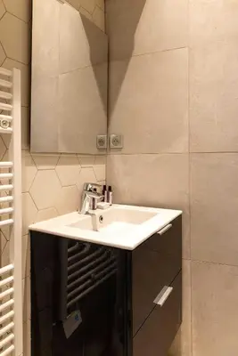 Salle de bains dans l'établissement Amazing apartment - 2BR-6P - Nation