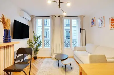 Télévision ou salle de divertissement dans l'établissement Charming Apartment - 1B-4P - Sacré Coeur