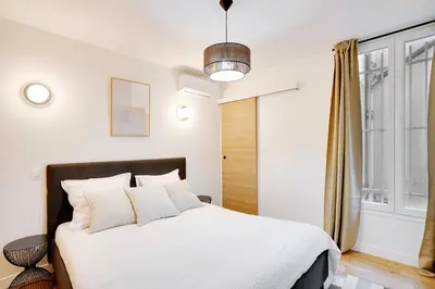 Un ou plusieurs lits dans un hébergement de l'établissement Charming Apartment - 1B-4P - Sacré Coeur