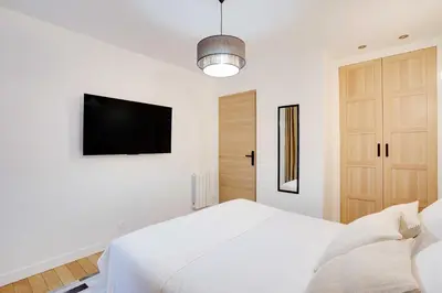 Un ou plusieurs lits dans un hébergement de l'établissement Charming Apartment - 1B-4P - Sacré Coeur