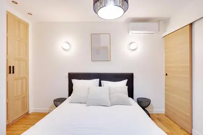 Un ou plusieurs lits dans un hébergement de l'établissement Charming Apartment - 1B-4P - Sacré Coeur