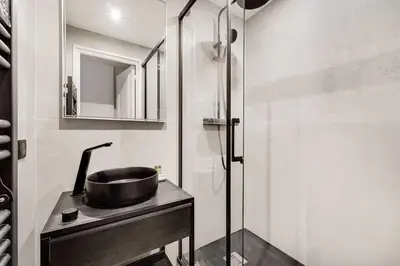 Salle de bains dans l'établissement Cosy apartment - 1BR-2P - Gros-Caillou-Invalides