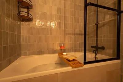Salle de bains dans l'établissement GASPAR - Joli nid douillet proche de Paris avec balcon