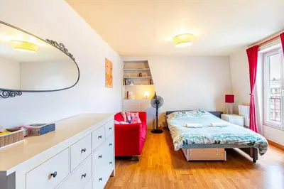 Un ou plusieurs lits dans un hébergement de l'établissement GuestReady - Cosy Haven near Montmartre