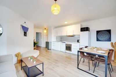 Cuisine ou kitchenette dans l'établissement Sumptuous 3BR-6P Apartment with terrace-Near Paris