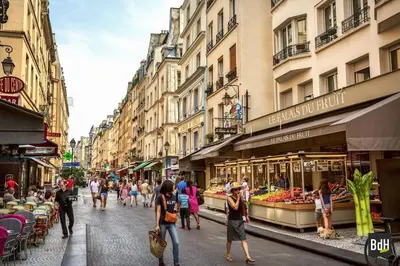 Clients de l'établissement Beau 3 pièces rue Poissonnière