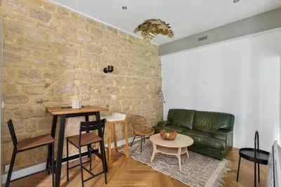 Coin salon dans l'établissement Beau 3 pièces rue Poissonnière