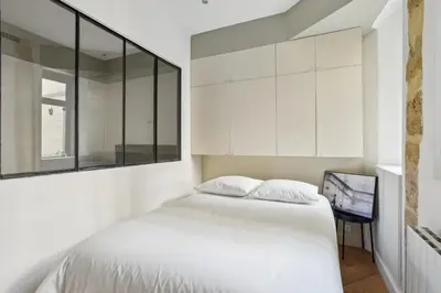 Un ou plusieurs lits dans un hébergement de l'établissement Beau 3 pièces rue Poissonnière
