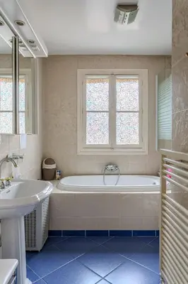 Salle de bains dans l'établissement SACRE COEUR Grand Duplex 130 m2 - 4 chambres + double living