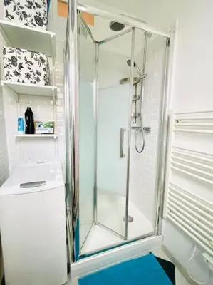 Salle de bains dans l'établissement F2 au calme au cœur de Paris 13