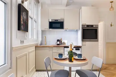 Cuisine ou kitchenette dans l'établissement Montmartre 2 Pièces