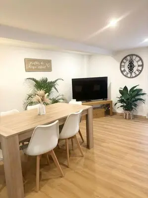 Télévision ou salle de divertissement dans l'établissement Maison chaleureuse proche Paris