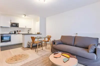 Cuisine ou kitchenette dans l'établissement Classy appartement - Flea Market