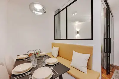 Coin salon dans l'établissement Charming apartment - 2BR-6P - Gare Saint-Lazare