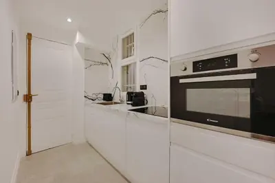 Cuisine ou kitchenette dans l'établissement Charming apartment - 2BR-6P - Gare Saint-Lazare