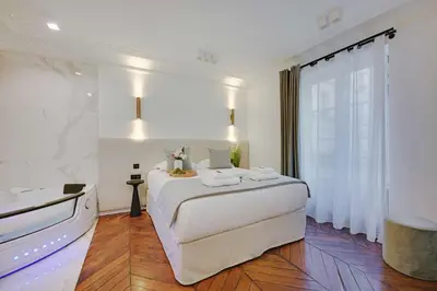 Un ou plusieurs lits dans un hébergement de l'établissement Charming apartment - 2BR-6P - Gare Saint-Lazare