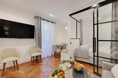 Télévision ou salle de divertissement dans l'établissement Charming apartment - 2BR-6P - Gare Saint-Lazare