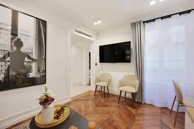 Télévision ou salle de divertissement dans l'établissement Charming apartment - 2BR-6P - Gare Saint-Lazare