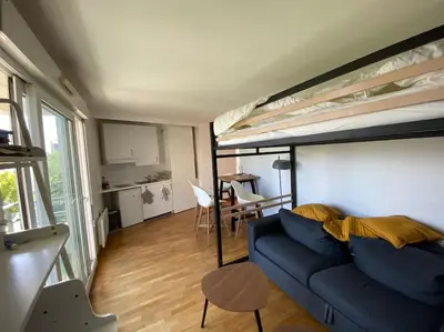 Cuisine ou kitchenette dans l'établissement Beau studio spacieux et calme dans résidence de standing