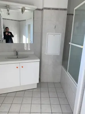 Salle de bains dans l'établissement Beau studio spacieux et calme dans résidence de standing