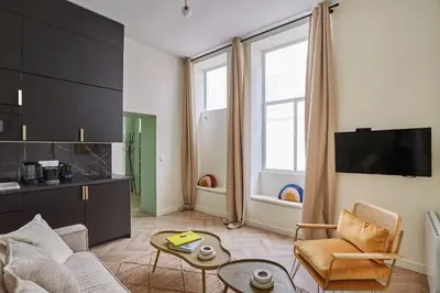 Télévision ou salle de divertissement dans l'établissement Apartment Saint Germain des prés by Studio prestige