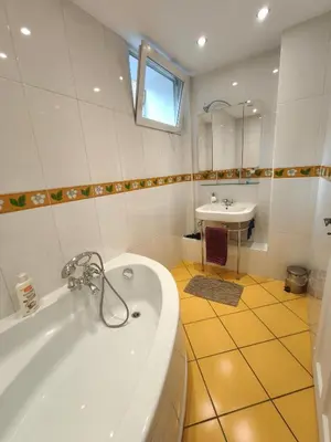 Salle de bains dans l'établissement Apartment 10 mn from Champs-Élysées PARIS