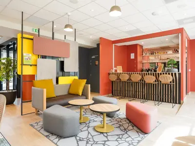 Salon ou bar de l'établissement B&B HOTEL Paris Porte d'Orléans