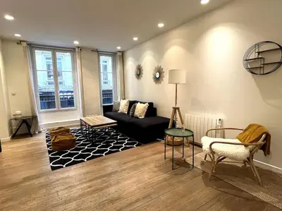 Coin salon dans l'établissement GoodGuest-Cosy Apartment Paris Montorgueil-4 PAX Bail Mobilité