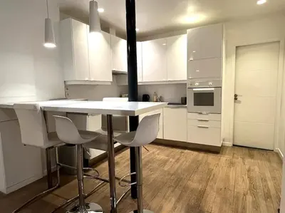 Cuisine ou kitchenette dans l'établissement GoodGuest-Cosy Apartment Paris Montorgueil-4 PAX Bail Mobilité