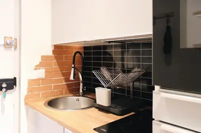 Cuisine ou kitchenette dans l'établissement Sunny - Studio confortable près de la Tour Eiffel