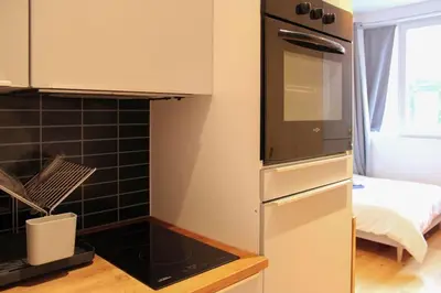 Cuisine ou kitchenette dans l'établissement Sunny - Studio confortable près de la Tour Eiffel