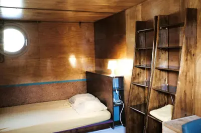 Un ou plusieurs lits dans un hébergement de l'établissement Belle péniche romantique à Paris