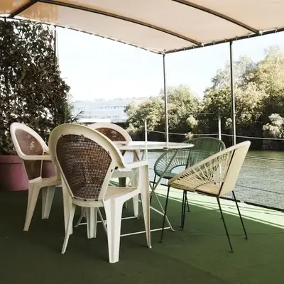 Belle péniche romantique à Paris