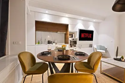 Plan de l'établissement Appartement Quartier Arc de Triomphe 4 Free Netflix