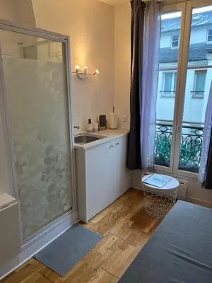 Salle de bains dans l'établissement Studio Île Saint-Louis (Cathédrale Notre Dame)
