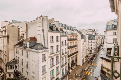 Vue générale sur Paris ou vue de la ville depuis l'appartement