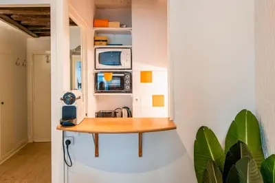 Cuisine ou kitchenette dans l'établissement Amazing studio on the most prestigious street