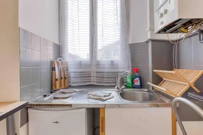 Cuisine ou kitchenette dans l'établissement Appartement cosy au calme, proche de Paris et du RER B